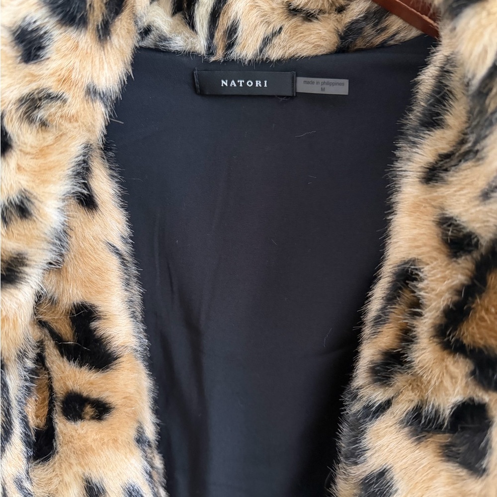 Natori faux leopard fur shawl coat - Picture 6 of 10